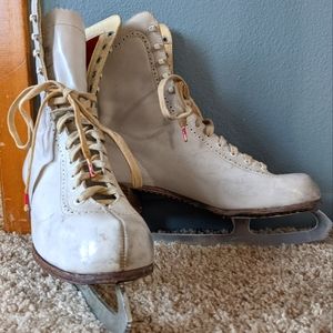Vintage Canadian Flyer Women's Figure Skates 9 2/3